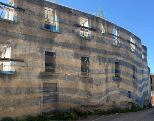 L'edificio di via Comolli a Barasso che verrà rigenerato