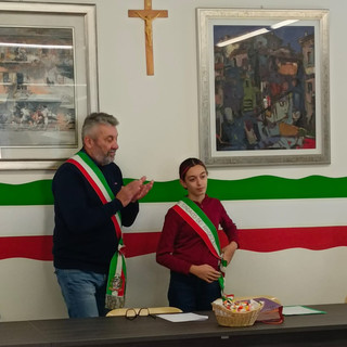 La sindaca dei ragazzi di Brenta Diana Orza con il primo cittadino Gianpietro Ballardin La sindaca dei ragazzi di Brenta Diana Orza con il primo cittadino Gianpietro Ballardin