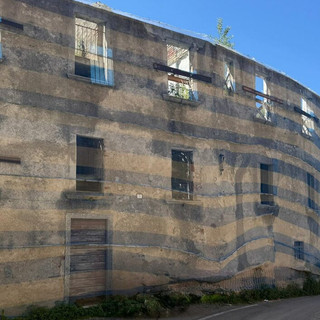 L'edificio di via Comolli a Barasso che verrà rigenerato