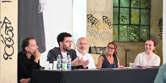 Un momento della presentazione del progetto di rigenerazione dell'ex Sonnino di Besozzo (foto di Angela Garro) Un momento della presentazione del progetto di rigenerazione dell'ex Sonnino di Besozzo (foto di Angela Garro)
