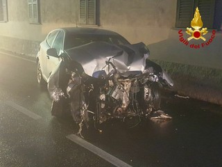 L'auto distrutta dopo l'impatto