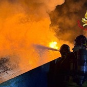 Le immagini dell'incendio di Bollate