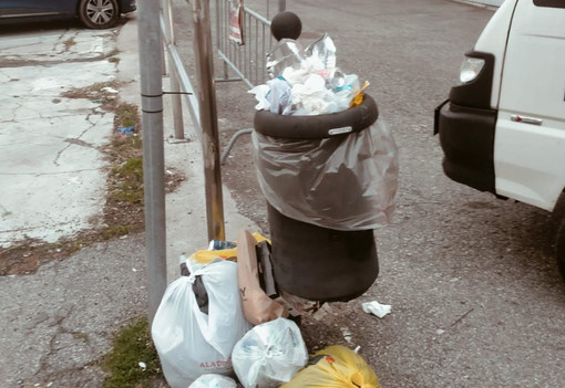 Rifiuti abbandonati a Besozzo