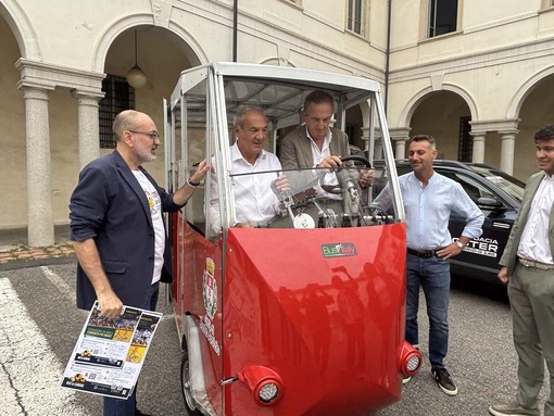 VIDEO. Pedalando insieme è più bello andare a scuola. E anche scoprire la città VIDEO. Pedalando insieme è più bello andare a scuola. E anche scoprire la città