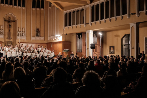 Un'immagine dello spettacolo nella chiesa di Biumo Inferiore Un'immagine dello spettacolo nella chiesa di Biumo Inferiore