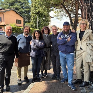 Il gruppo di commercianti delle attività storiche di Besozzo