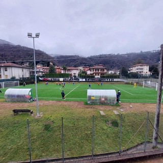 Il campo di calcio di Brusimpiano riapre lunedì (foto dalla pagina Facebook del Comune)