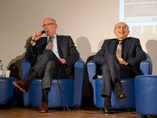 La serata di Besozzo dedicata alla gentilezza e alle forze dell'ordine nelle foto di Angela Garro