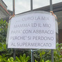 Uno dei messaggi dei bambini affissi alla cancellata della scuola dell'infanzia di Besozzo superiore Uno dei messaggi dei bambini affissi alla cancellata della scuola dell'infanzia di Besozzo superiore