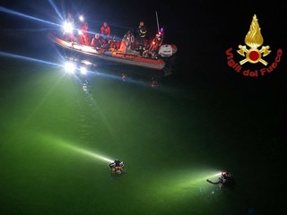 Le immagini del tragico incidente di stanotte in provincia di Como Le immagini del tragico incidente di stanotte in provincia di Como
