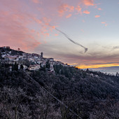 Una splendida cartolina di fine gennaio con vista sul Sacro Monte firmata Alessandro Umberto Galbiati