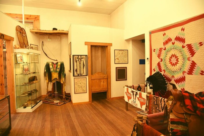 Una delle sale del museo civico di Cavona