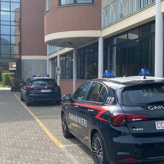 I carabinieri nel pomeriggio di oggi fuori dalla casa di cura Le Terrazze a Cunardo