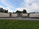 Furto al cimitero di Capolago: rubati crocifissi e oggetti funerari in ottone
