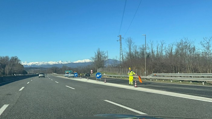 Uscita di Castelletto Ticino della A26 chiusa per incidente Uscita di Castelletto Ticino della A26 chiusa per incidente