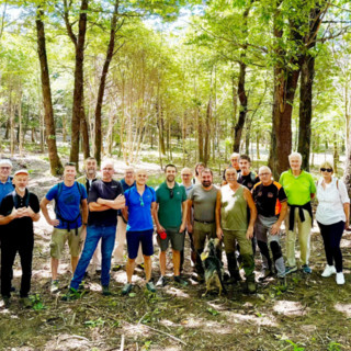 Un'immagine della visita al bosco risanato di Comerio