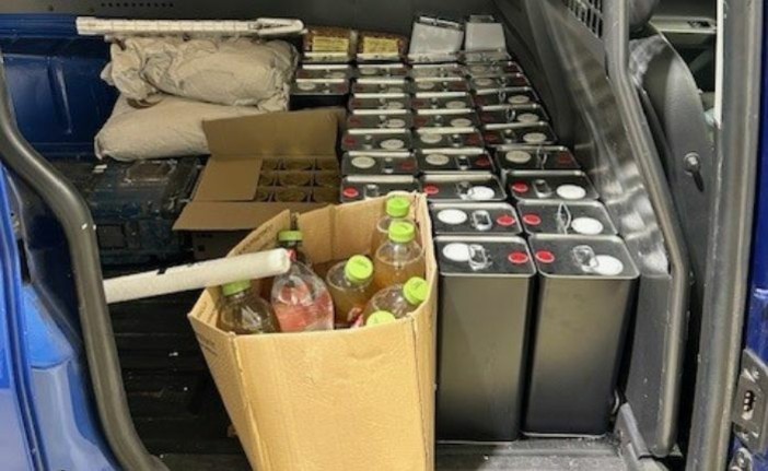 Il cibo sequestrato in dogana (foto tratta da Luinonotizie.it) Il cibo sequestrato in dogana (foto tratta da Luinonotizie.it)