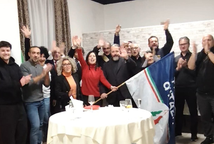 Il brindisi di Natale del circolo di Fratelli d'Italia di Cavaria con Premezzo Il brindisi di Natale del circolo di Fratelli d'Italia di Cavaria con Premezzo