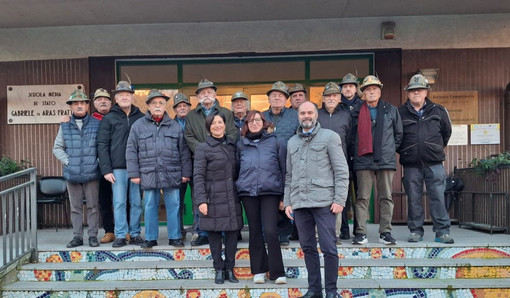 La generosità degli alpini di Caravate premia gli studenti meritevoli del paese: istituite delle borse di studio La generosità degli alpini di Caravate premia gli studenti meritevoli del paese: istituite delle borse di studio