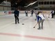 Un momento delle scorse giornate dedicate al curling al palaghiaccio di Varese (foto FB Curling Varese)