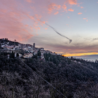 Una splendida cartolina di fine gennaio con vista sul Sacro Monte firmata Alessandro Umberto Galbiati