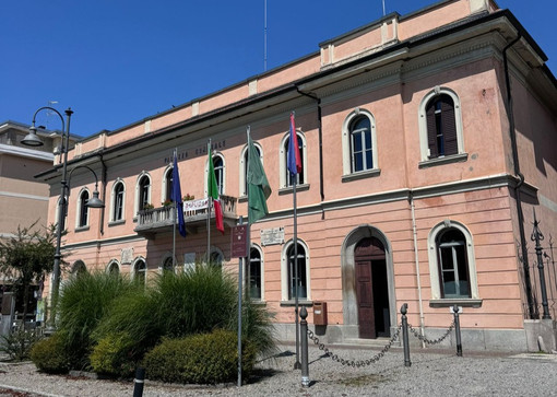 Il municipio di Angera