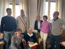 Giuseppina Porrini festeggiata dal sindaco e dai famigliari