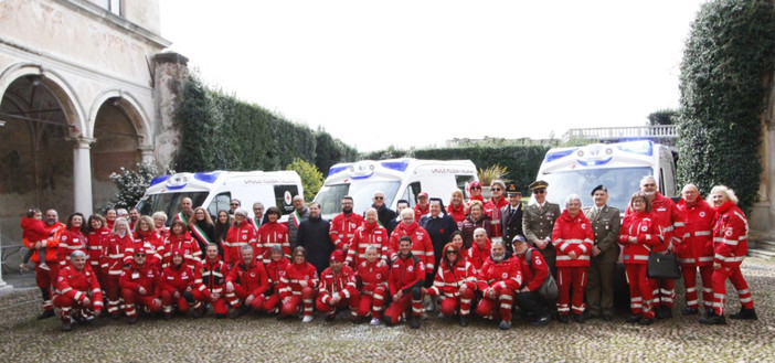 L'inaugurazione delle tre nuove ambulanze della Croce Rossa Valceresio