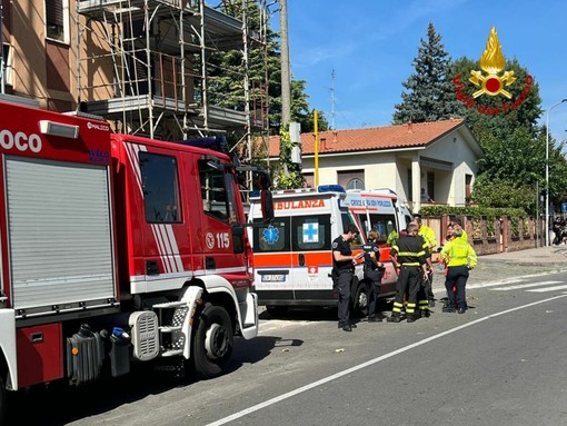 L'intervento dei soccorsi per un infortunio sul lavoro a Caronno Pertusella L'intervento dei soccorsi per un infortunio sul lavoro a Caronno Pertusella