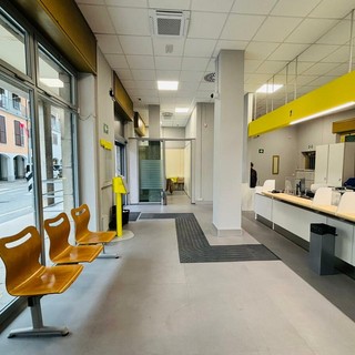 Riapre l’ufficio postale di Cairate completamente rinnovato