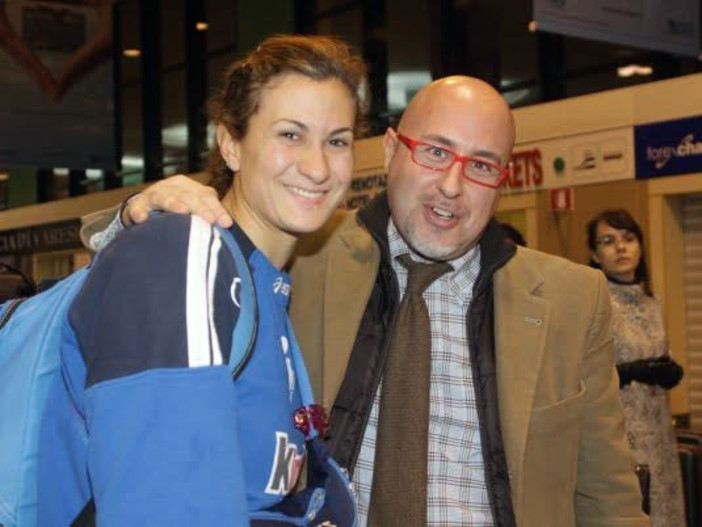 Una carriera al fianco dei campioni: nella foto Antonio Triveri è con Lucia Bosetti