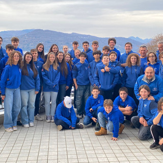 La grande famiglia della Canottieri Arolo (foto di Cristian Vincenti)