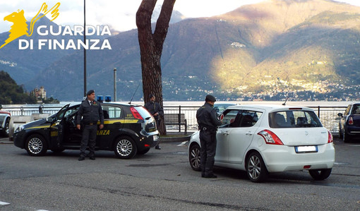 Scoperto e multato nel Comasco un Ncc cinese abusivo Scoperto e multato nel Comasco un Ncc cinese abusivo