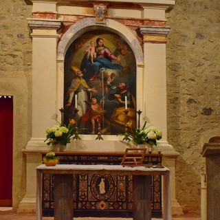 L'altare della chiesa di San Biagio a Cittiglio