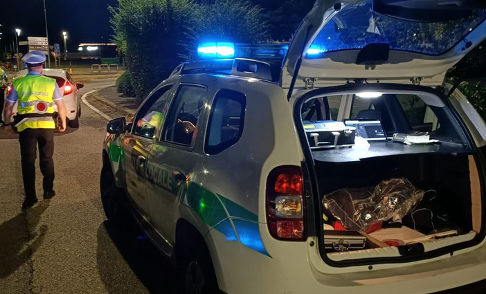 Controlli serali della polizia locale di Cocquio Trevisago (foto d'archivio)