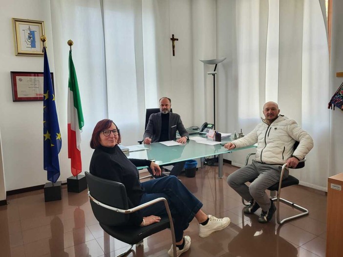 La giunta comunale di Caravate con il sindaco Tardugno, la vice Azzimonti e l'assessore Rosnati
