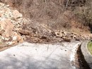 La frana sulla provinciale a Cugliate Fabiasco (foto dalla pagina Facebook del Comune)