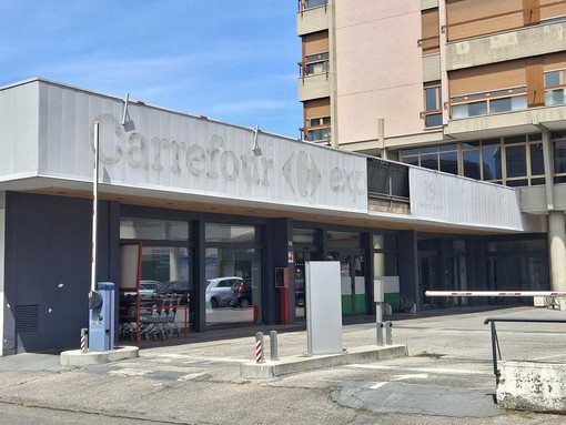 Chiuso per cessata attività: il Carrefour Express di viale Duca D’Aosta a Busto ha alzato bandiera bianca Chiuso per cessata attività: il Carrefour Express di viale Duca D’Aosta a Busto ha alzato bandiera bianca