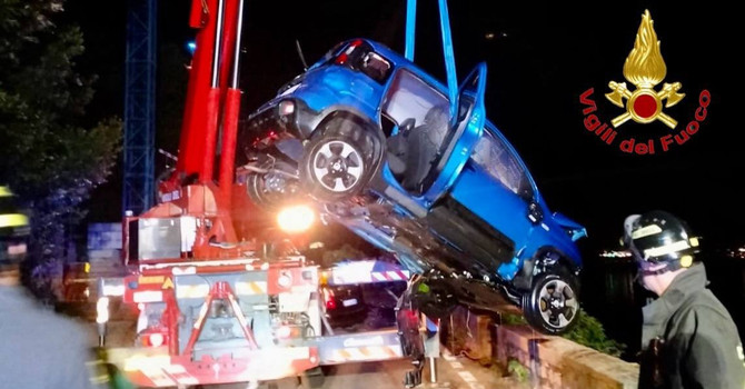 Le immagini del tragico incidente di stanotte in provincia di Como Le immagini del tragico incidente di stanotte in provincia di Como