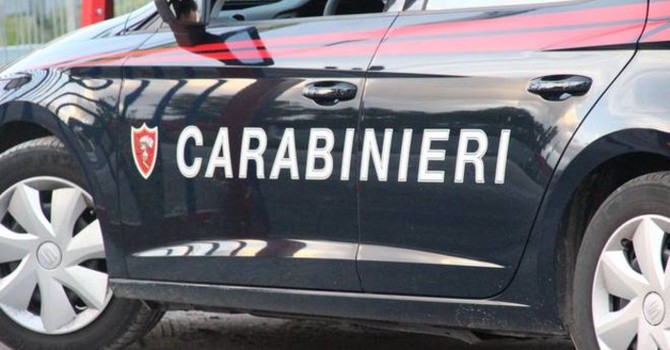 Botte, minacce e maltrattamenti su moglie e figli: 45enne arrestato dai carabinieri Botte, minacce e maltrattamenti su moglie e figli: 45enne arrestato dai carabinieri