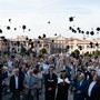 Università dell'Insubria: in trecento per il corteo nel centro di Varese e per il lancio del tocco ai Giardini Estensi Università dell'Insubria: in trecento per il corteo nel centro di Varese e per il lancio del tocco ai Giardini Estensi