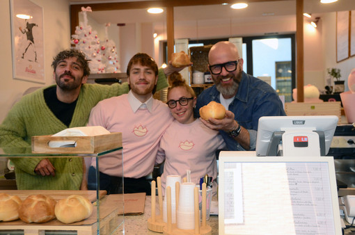 Ernesto Crespi e Riccardo Federici con Camilla, che gestisce il locale, e Mike Ernesto Crespi e Riccardo Federici con Camilla, che gestisce il locale, e Mike