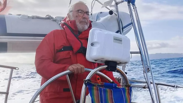 Il saronnese Dario Liotta sulla sua barca “Brucaliffo” della spedizione Freedom Flotilla