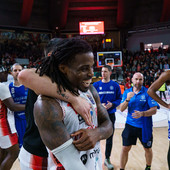 L'eroe di Varese-Brescia: Iroegbu (Foto Averna) L'eroe di Varese-Brescia: Iroegbu (Foto Averna)