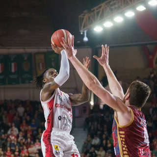 Ike Iroegbu (foto Averna), non alla sua miglior partita in quel di Trieste