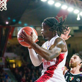 Altra buona prestazione in maglia Openjobmetis per Ike Iroegbu (foto Fabio Averna) Altra buona prestazione in maglia Openjobmetis per Ike Iroegbu (foto Fabio Averna)