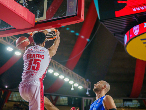 La schiacciatona di Renfro, uno dei migliori contro Brescia La schiacciatona di Renfro, uno dei migliori contro Brescia