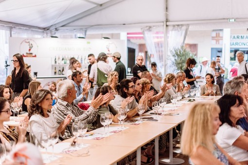 Douja d'Or 2026, dieci giorni per scoprire Asti tra vino, arte, gusto e storia: la città diventa un grande palcoscenico