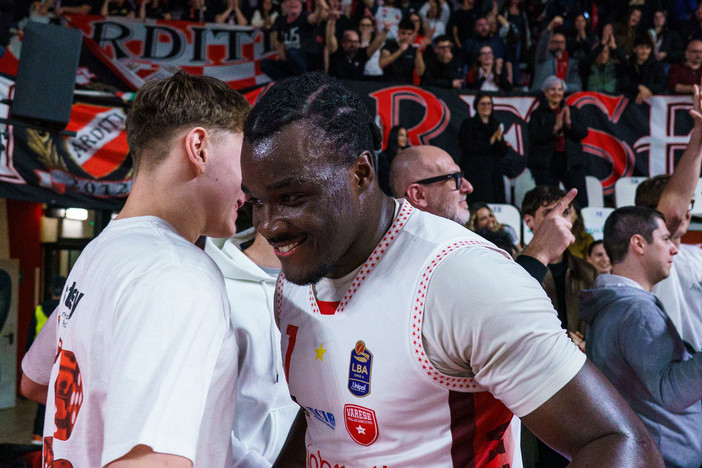 Elisee Assui, raggiante a fine partita: è lui uno dei migliori (foto Averna)