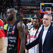 Moore, Kastritis, addirittura c'era ancora Moody: facce tristi all'andata a Masnago contro Udine (foto Averna)